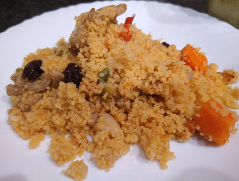 Can you find traditional Mauritanian food in restaurants or only at home?