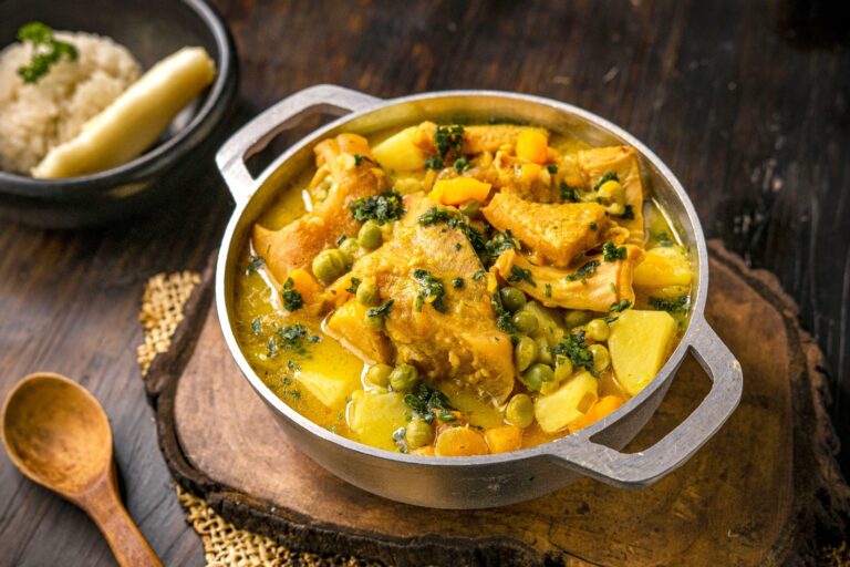 What are some traditional Dominican dishes that are worth trying?