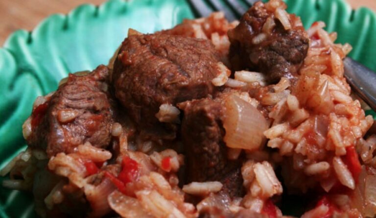 Is street food common in Djibouti?