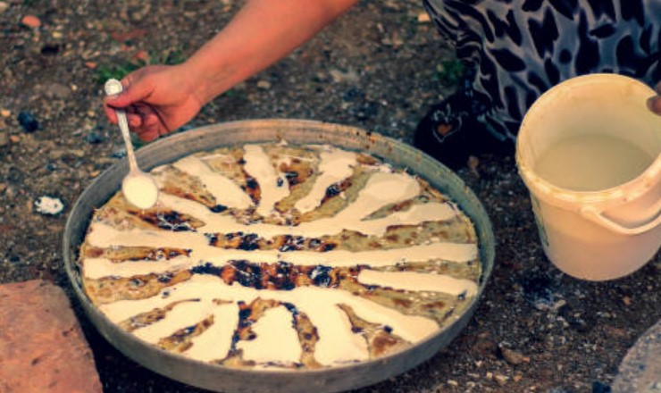 What are some popular street foods in Albania?