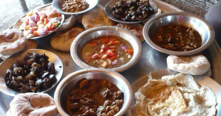 Are there any vegetarian or vegan options available in South Sudanese cuisine?