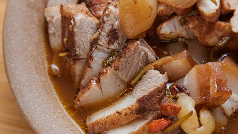 What are some popular meat dishes in Estonia?