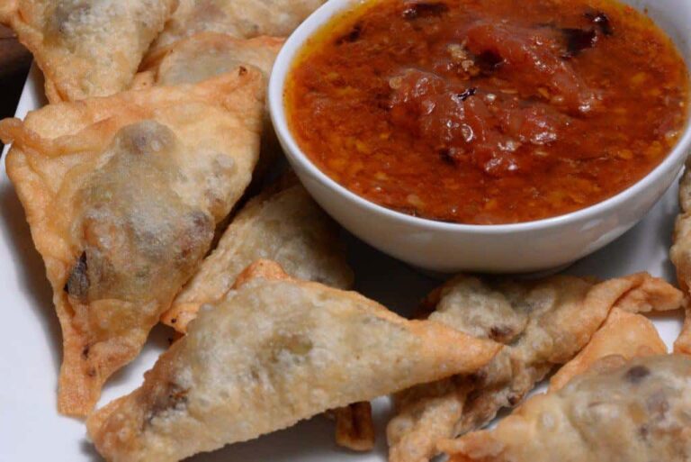 What are some traditional Djiboutian dishes that are worth trying?