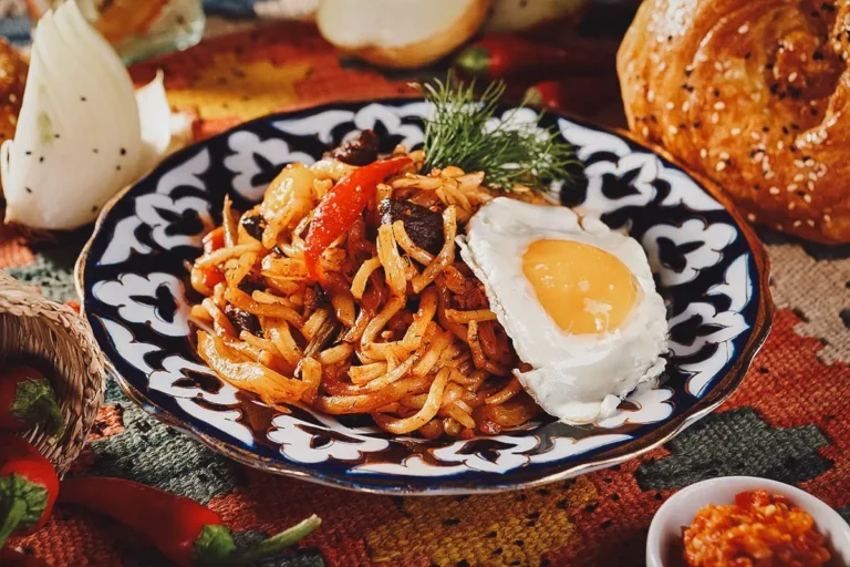 What are the common seasonings and spices used in Uzbek cuisine?