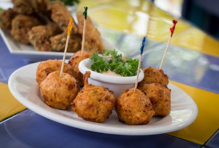 What are some popular street foods in the Bahamas?