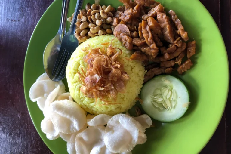 Can you find regional variations in Indonesian cuisine?