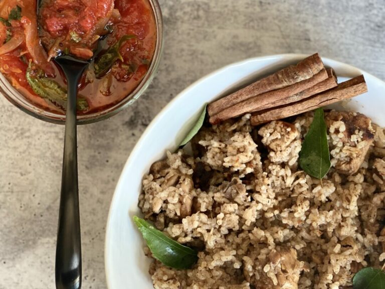 What are some common spices and herbs used in Palauan cooking?