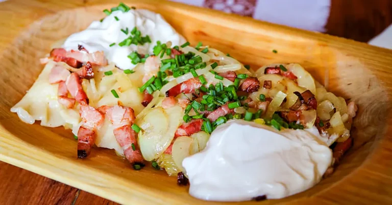 What are the key flavors and ingredients used in Slovak cuisine?