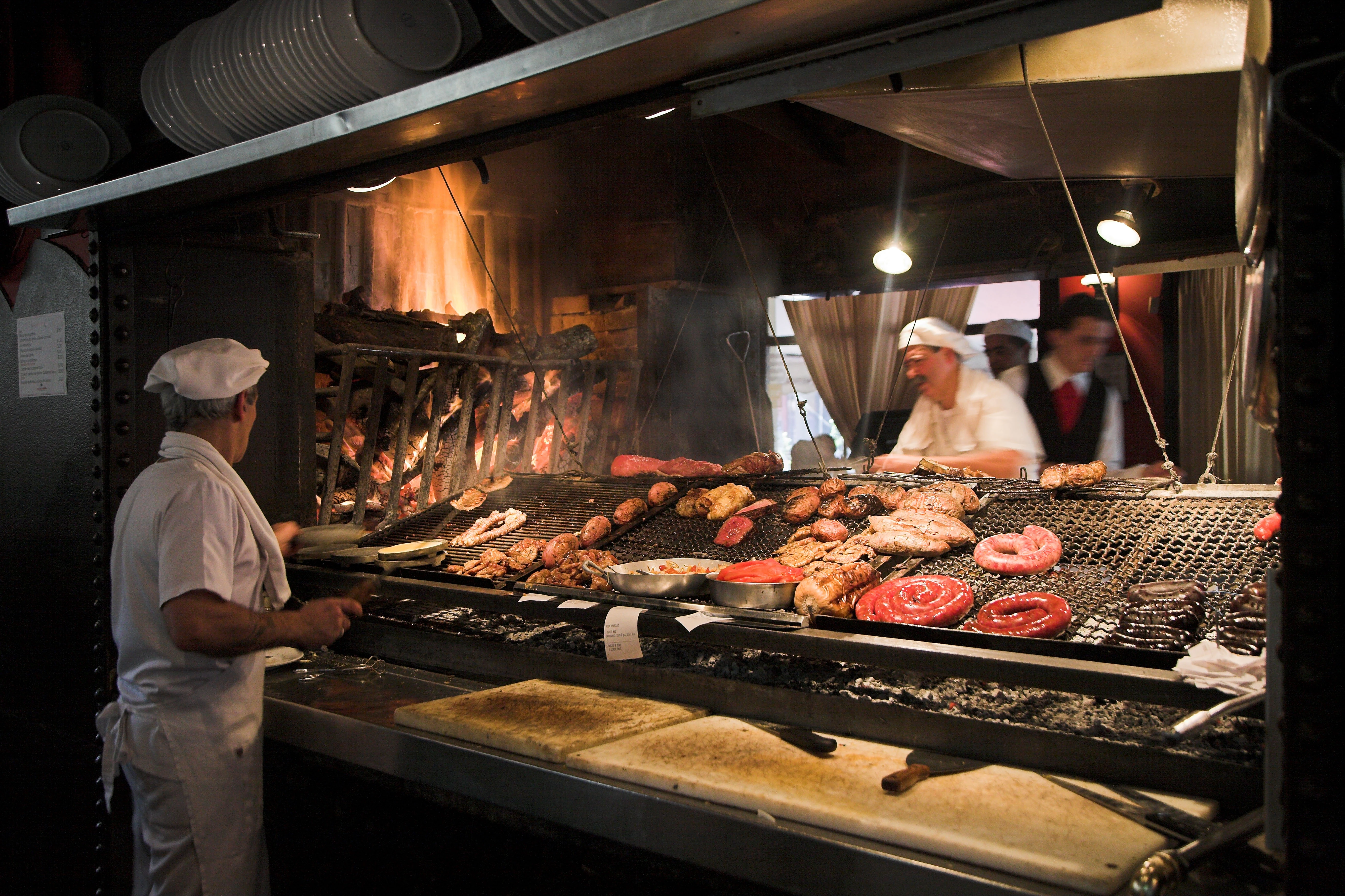 What are some popular Uruguayan street food items?