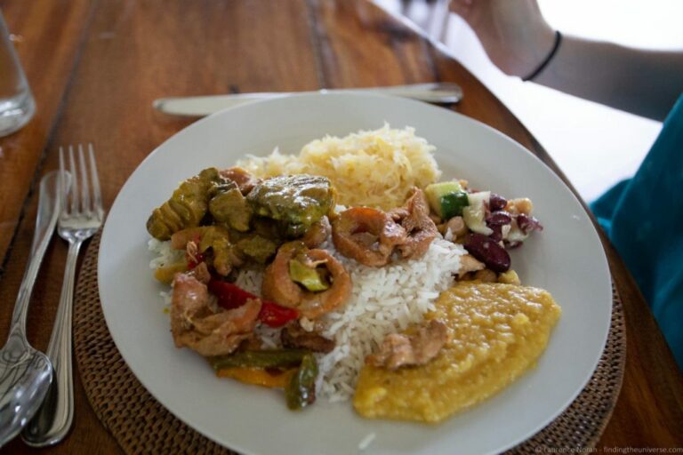 Can you recommend any famous local markets or food stalls in Seychelles?