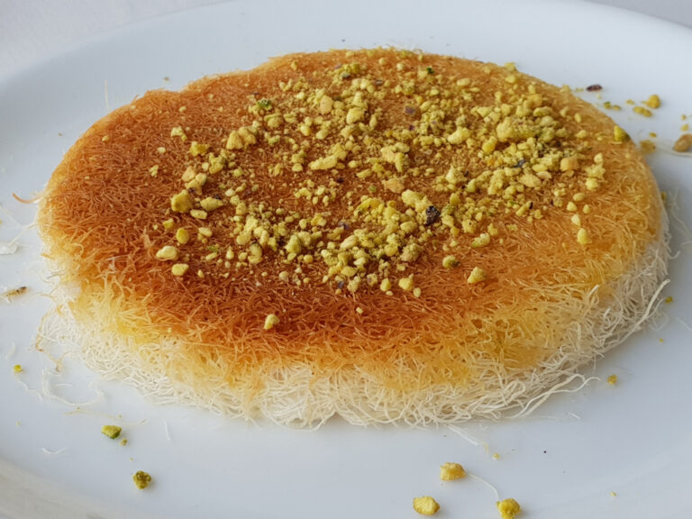 Can you tell me about the influence of Middle Eastern and Levantine cuisines on Palestinian cuisine?