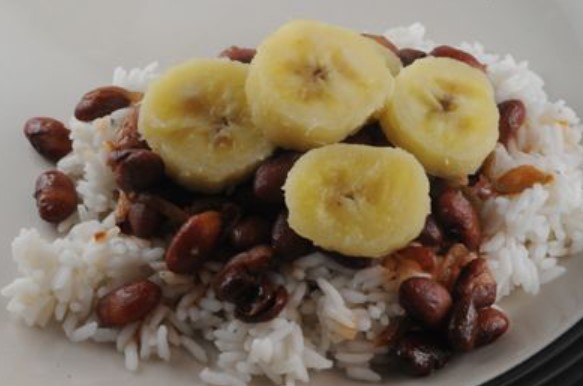 What are some traditional Congolese dishes that are worth trying?