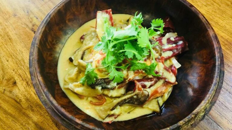 Are there any specific etiquette or customs associated with Bhutanese dining?