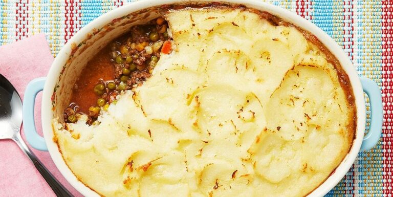 Can you find any influences from Irish folklore or traditions in the cuisine?