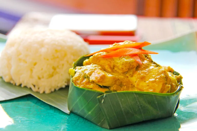 Can you recommend some popular Cambodian desserts?