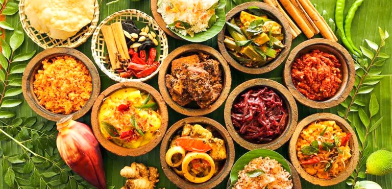 Are there any local food customs or dining etiquettes to be aware of in Sri Lanka?
