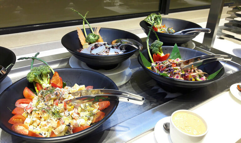 Can you tell me about the influence of traditional customs and rituals on Papua New Guinean cuisine?