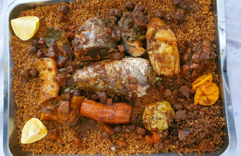 What are some popular street food options in Mauritania?