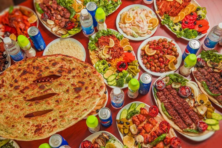 What is Iraqi cuisine known for?