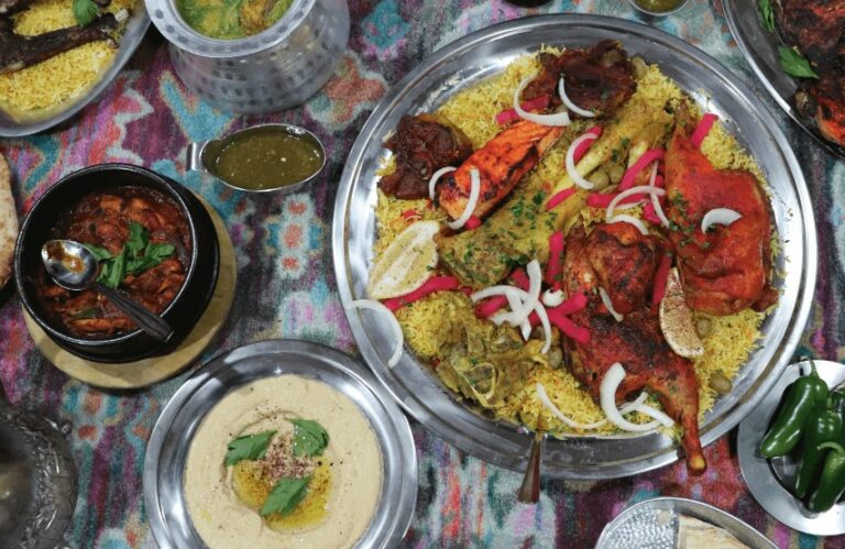 How is traditional Yemeni food prepared?