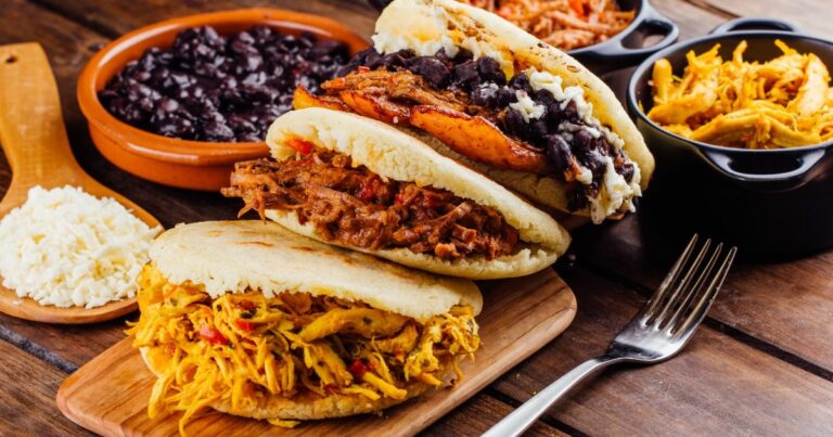What are the common seasonings and spices used in American cuisine?