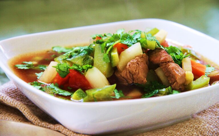What are some common Turkmen condiments or sauces?