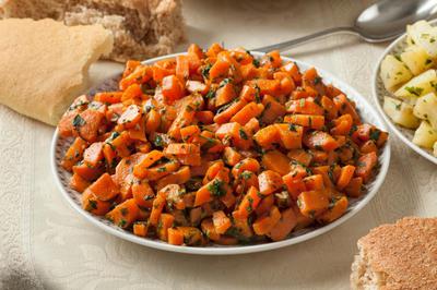 What are some popular Sudanese condiments or sauces used in dishes?