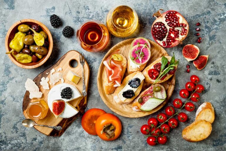 What are some popular Spanish condiments or sauces used in dishes?