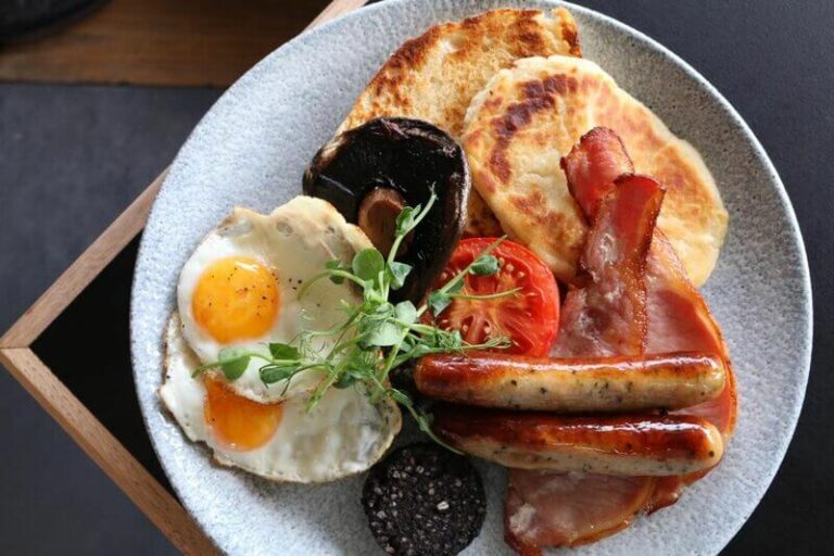Is there a focus on locally sourced and sustainable ingredients in Irish cooking?