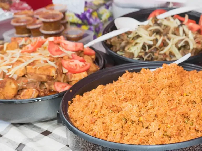 What is Côte d’Ivoire cuisine known for?