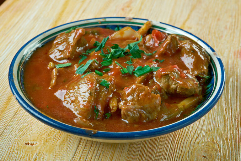 Is Sudanese cuisine spicy or mild in terms of heat?