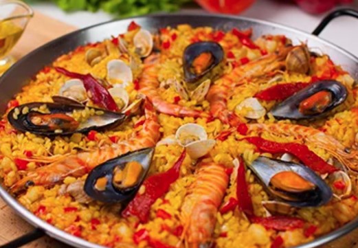 Are there any local food customs or dining etiquettes to be aware of in Spain?