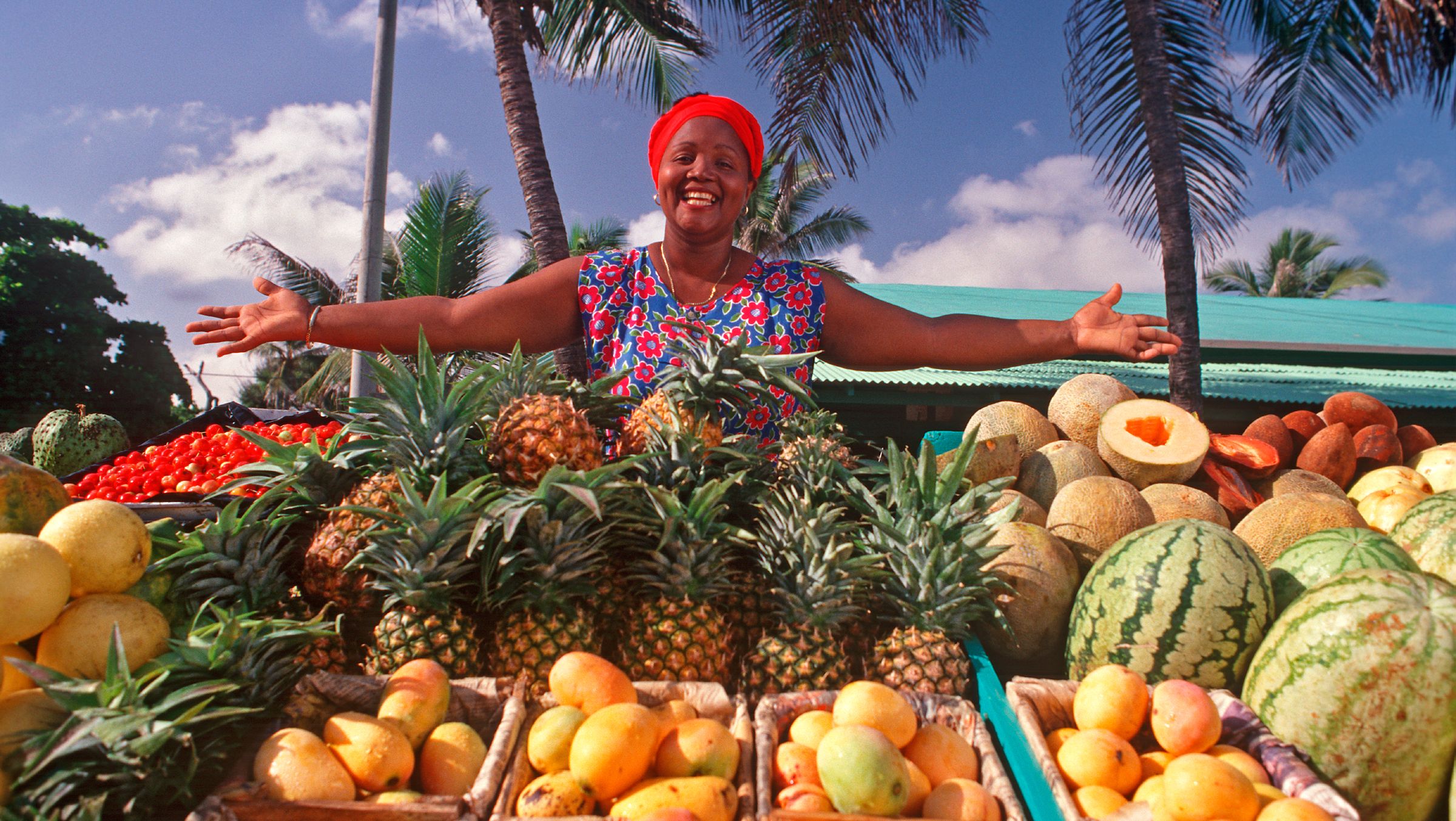 Can you recommend some condiments or sauces used in Dominican dishes?