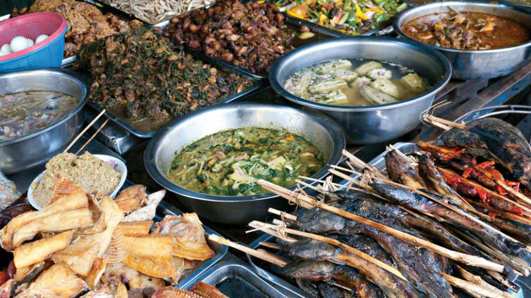 Are there any vegetarian or vegan options in Cambodian cuisine?