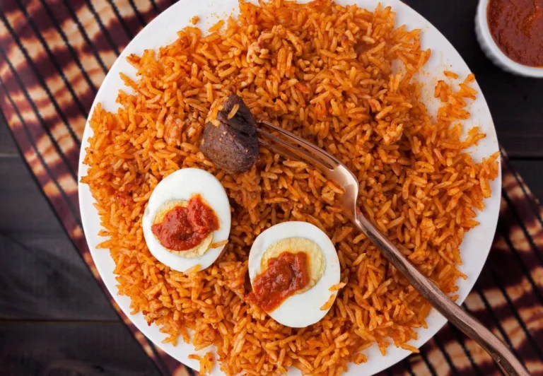 Are there any unique cooking techniques used in Nigerien cuisine?