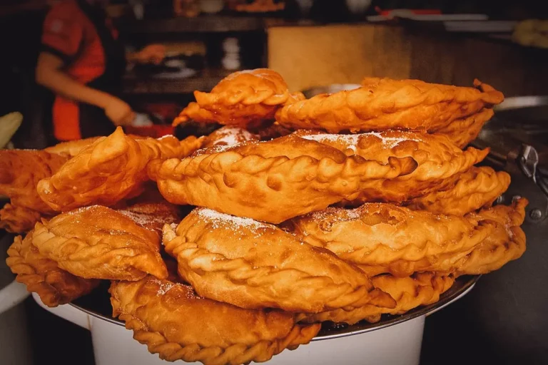 Are there any specific culinary traditions associated with Ecuadorian holidays or special occasions?