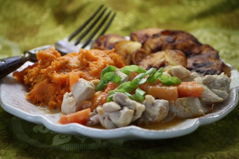 Can you recommend some must-try Solomon Islands dishes?