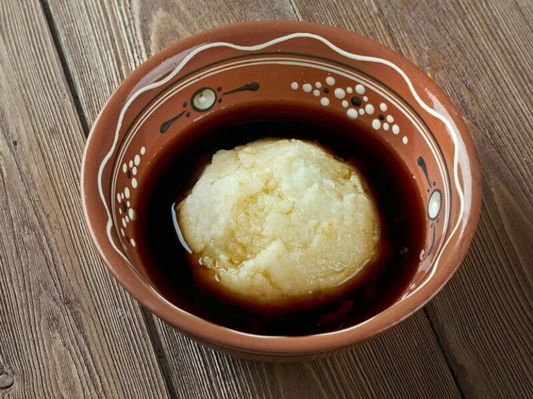 Can you recommend some must-try South Sudanese dishes?