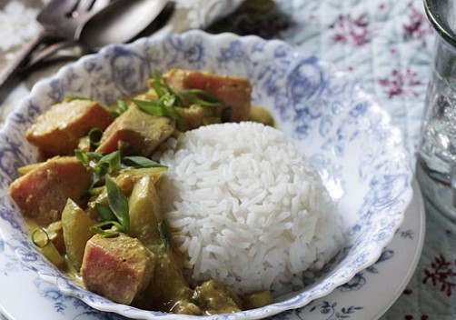 Are there any Tuvaluan dishes that are considered breakfast foods?