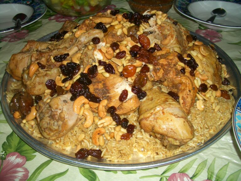 Are there any unique cooking techniques used in Saudi Arabian cuisine?