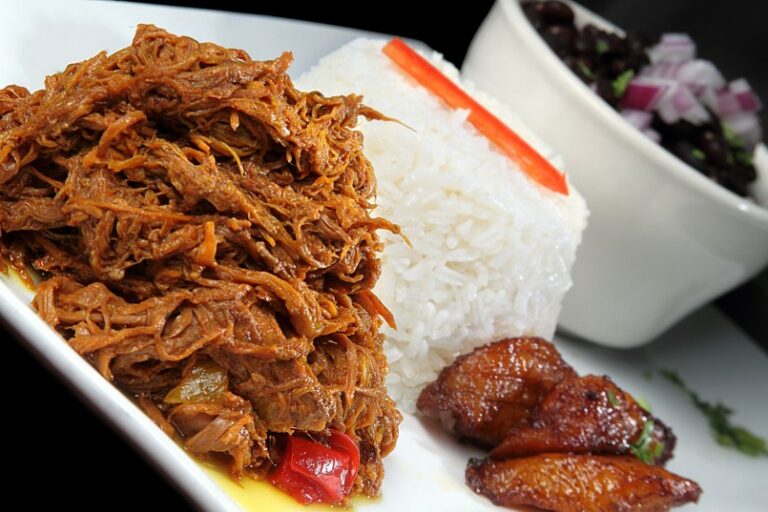 Can you recommend some traditional Panamanian snacks?