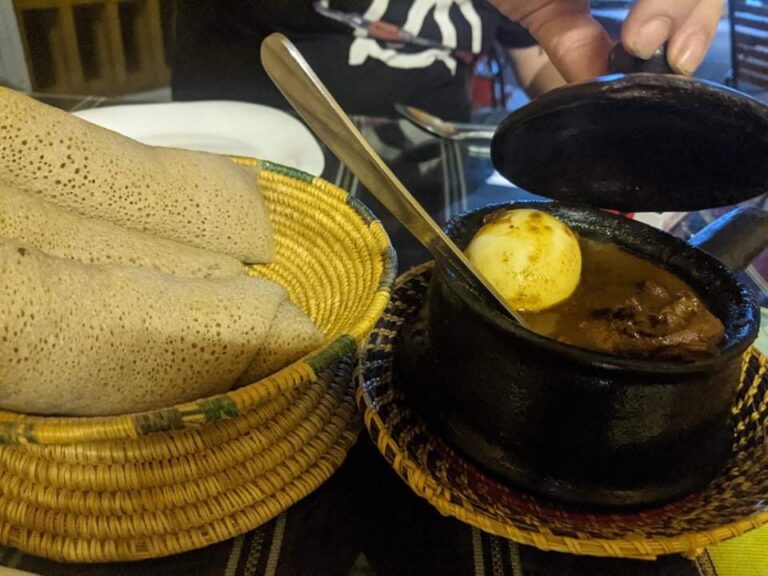 What are some traditional Eritrean dishes that are worth trying?