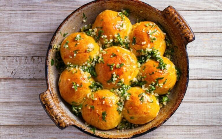 What is Ukrainian cuisine known for?