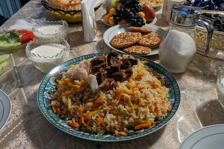 What is the significance of plov in Tajik cuisine?