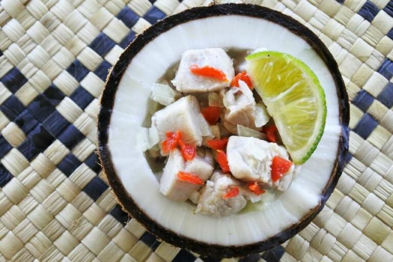 What is Papua New Guinean cuisine known for?