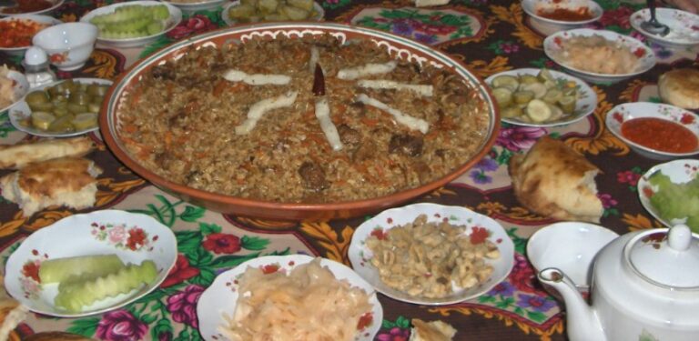 Can you recommend some Tajik dishes for vegetarians?