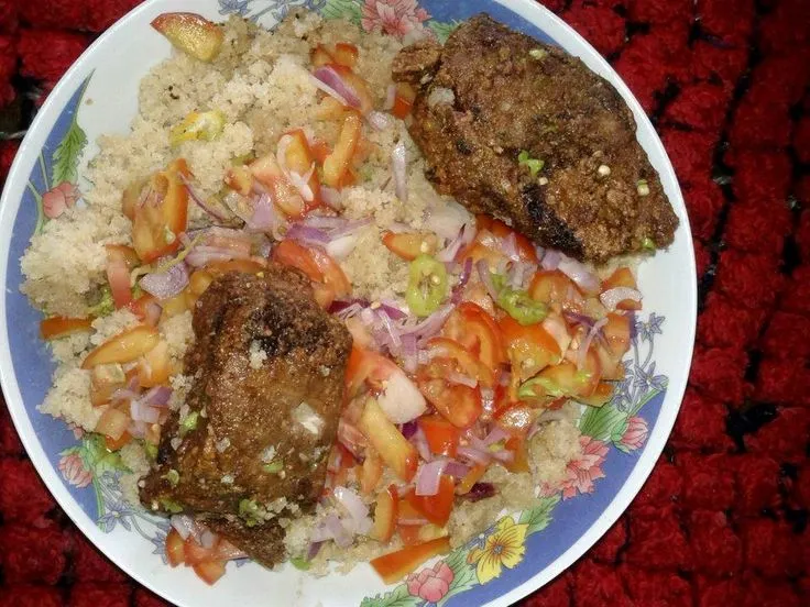 Are there any popular sauces or condiments in Côte d’Ivoire cuisine?