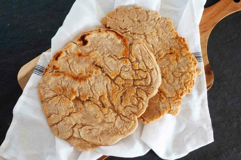 Can you recommend some local markets or food stalls to experience authentic Eritrean flavors?