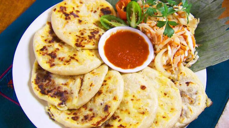 What is El Salvadoran cuisine known for?