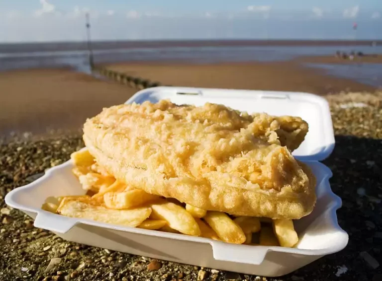 Are there any must-try street food items in New Zealand?